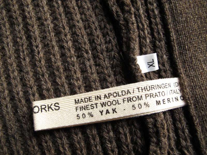 Pullover und Strickjacken aus Yakwolle, Merinowolle, Schafswolle kbT (kontrolliert biologische Tierhaltung), Yak-Pullover, Yak-Strickjacken, Cardigans