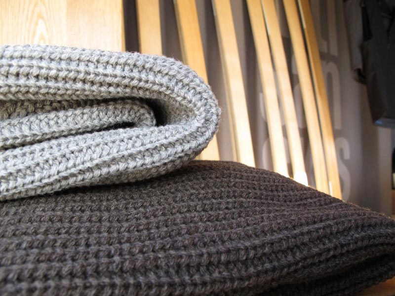 Pullover und Strickjacken aus Yakwolle, Merinowolle, Schafswolle kbT (kontrolliert biologische Tierhaltung), Yak-Pullover, Yak-Strickjacken, Cardigans